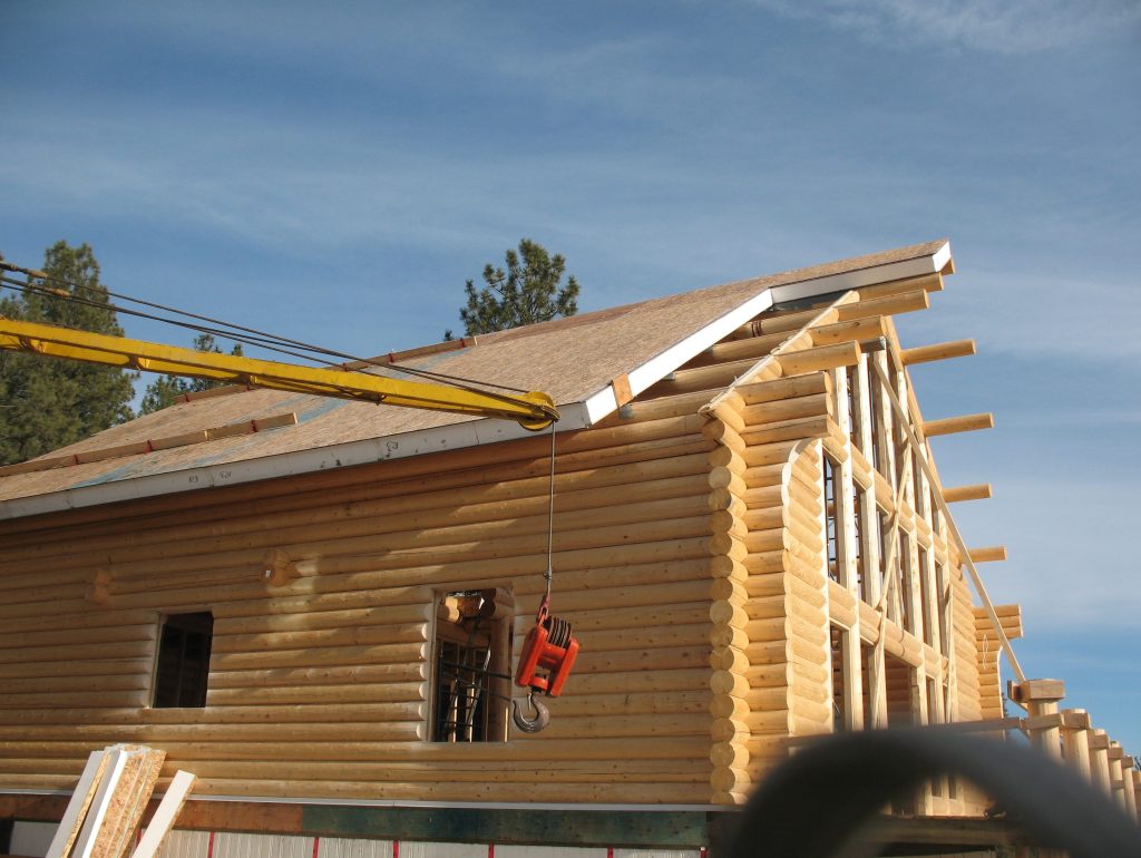 Log home being built with SIPS