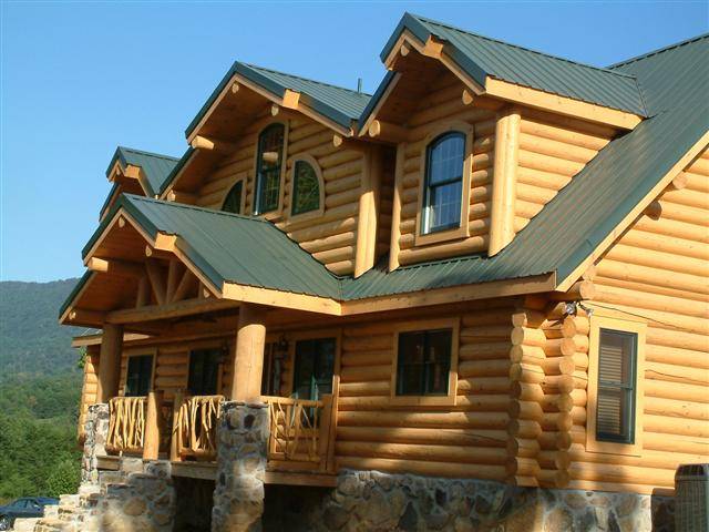Log home with SIPs installed
