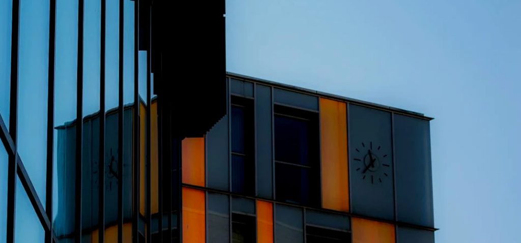 Exterior photo of commercial building