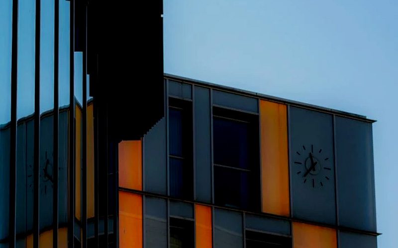 Exterior photo of commercial building